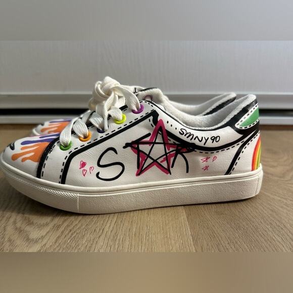 Kids Steve Madden Size 3 Graphic Sneakers - Picture 6 of 9